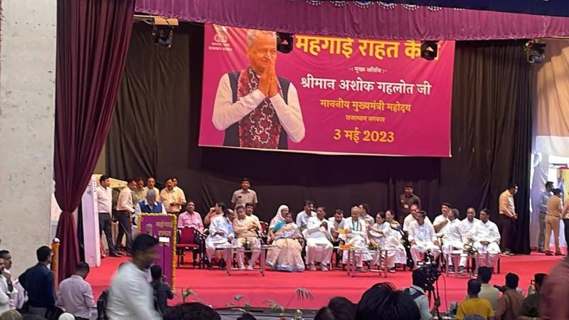 गहलोत ने गिनाई सरकार की योजनाएं, बोले उदयपुर कर रहा है तरक्की