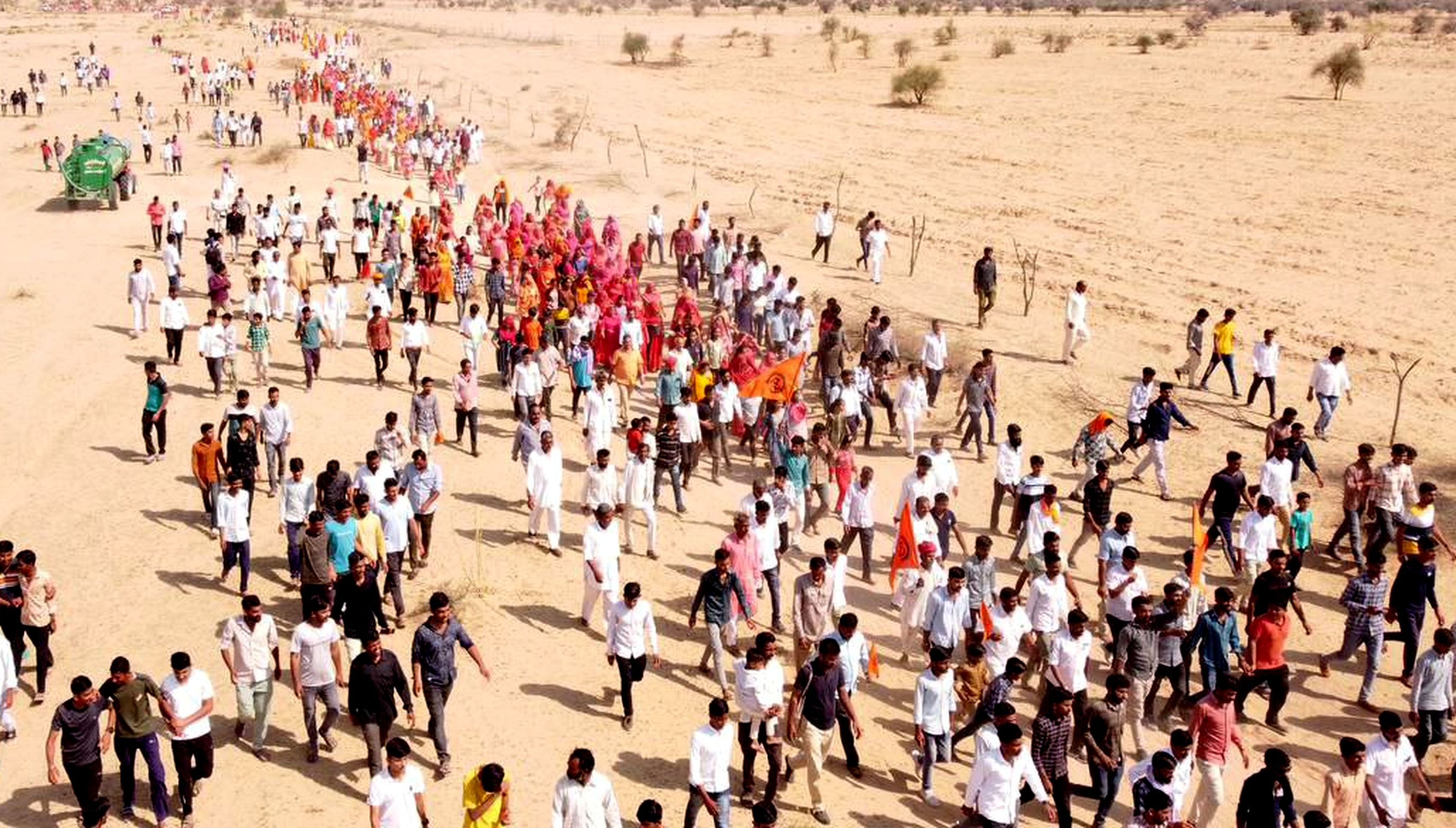 7 किलोमीटर की परिक्रमा, उमड़े हजारों श्रद्धालु