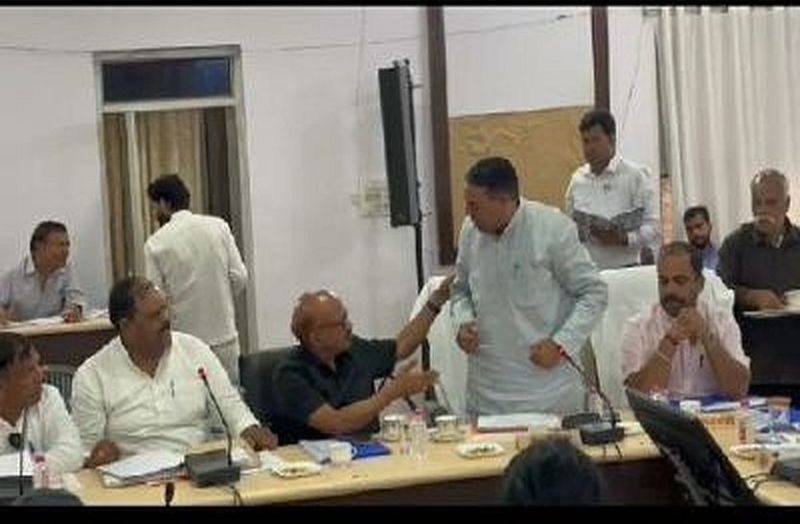 जहाजपुर विधायक और कलक्टर में नोंक-झोक, भीलवाड़ा प्रशासन को बताया झूठ का पुलिंदा