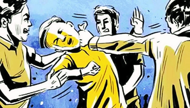 मकान पर पथराव, मारपीट, बाइक फोड़ी