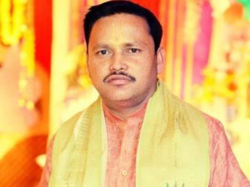 Hardoi BJP district convenor Ashok Singh both hand veins cut