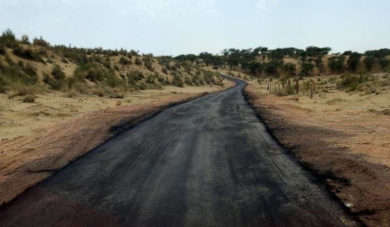 76 वर्षों बाद पहुंची डामर सड़क, जताई खुशी