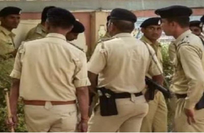 कॉलेज के हॉस्टल में फंदे पर लटकी मिली युवक की लाश, नौकरी की तलाश में आया था शहर