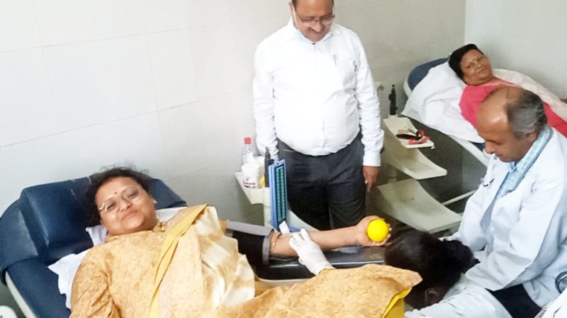 Kanpur Dehat: आपका रक्तदान न जाने कितने व्यक्तियों के जीवन को नई जिन्दगी दे सकता है :- डीएम