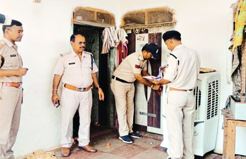 झूले पर रस्सी बांधकर नवविवाहिता ने लगाई फांसी