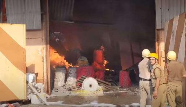 Fire in plastic factory in Dankuni