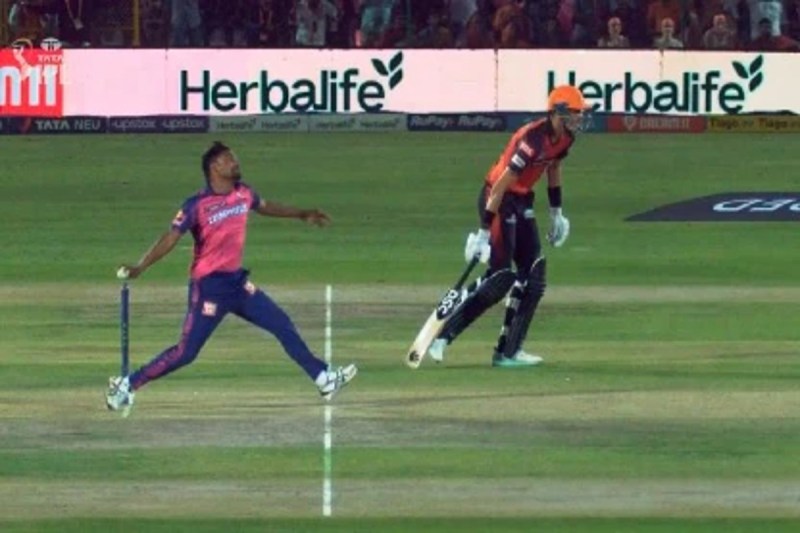 राजस्थान ने जीती बाजी गंवाकर लगाई हार की हैट्रिक, आखिरी दो ओवर में हैदराबाद ने ऐसे पलटा मैच।