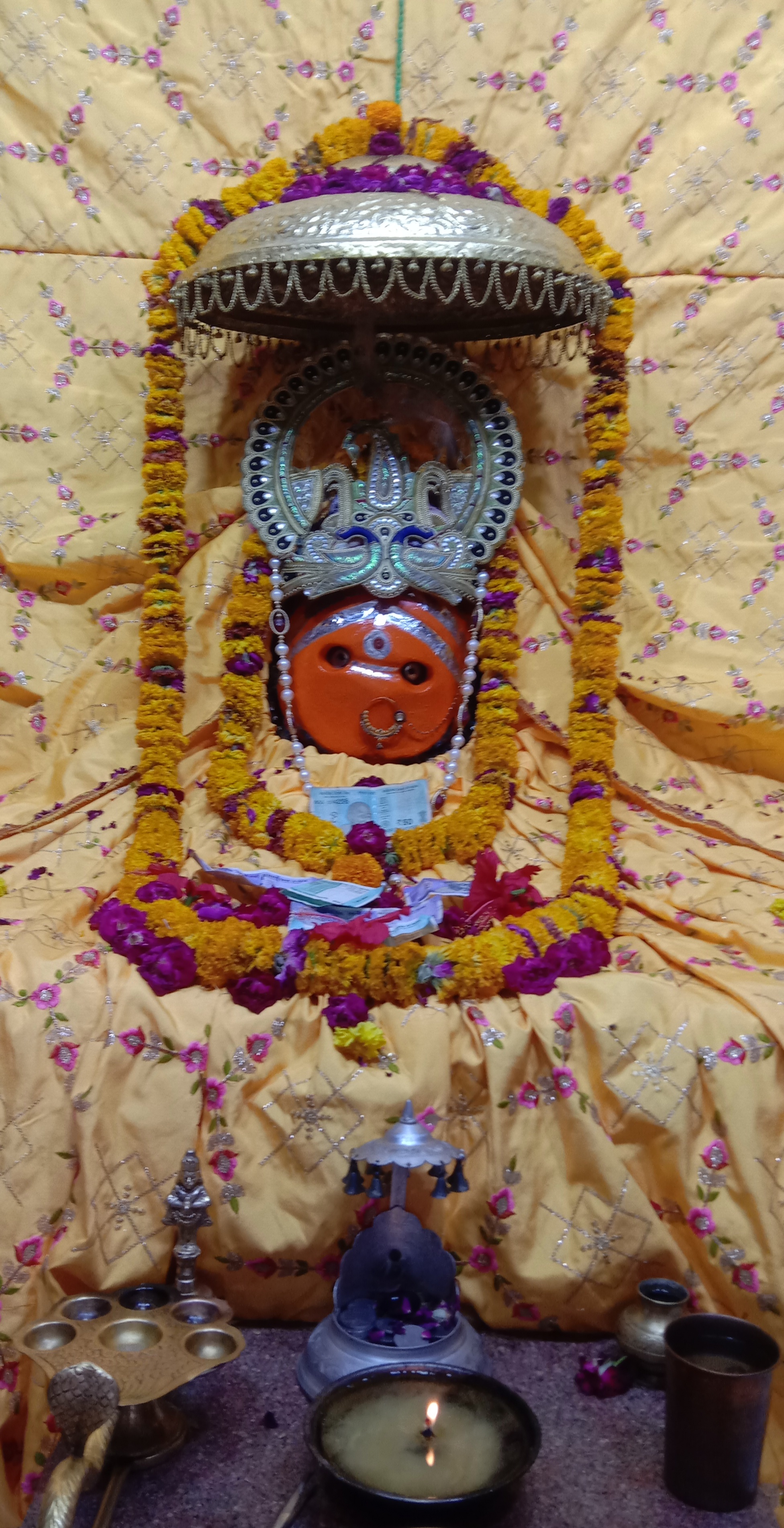 चौथ माता मंदिर में सजी माता की प्रतिमा की झांकी