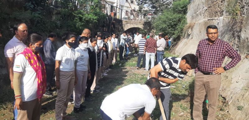 Amrutam jalam : फतहसागर को सींचने वाली नहर में जल से पहले बहा पसीना