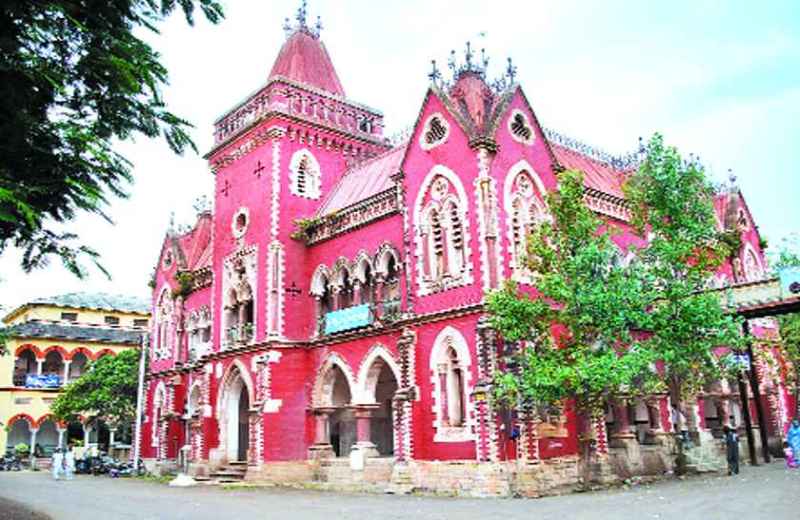 कलेक्टर से आकस्मिक सेवा में नहीं आने वाले डॉक्टरों की शिकायत