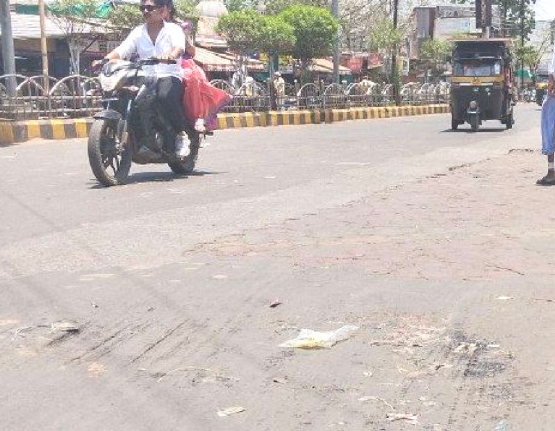 Heat showed attitude, station temperature at 40 degrees in the city, asphalt melting