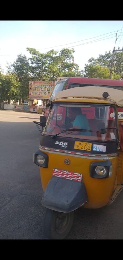 प्रशासन दे ध्यान, तिराहा पर यातायात सुगम बनाने के लिए की जाए व्यवस्था