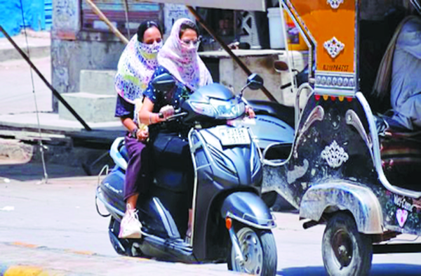 Patrika Photo Gallery: आंख दिखाने लगा पारा, आसमान से बरस रही आग