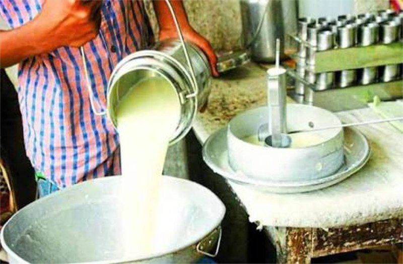 Fake Mawa was being made at night, the team caught it by siege