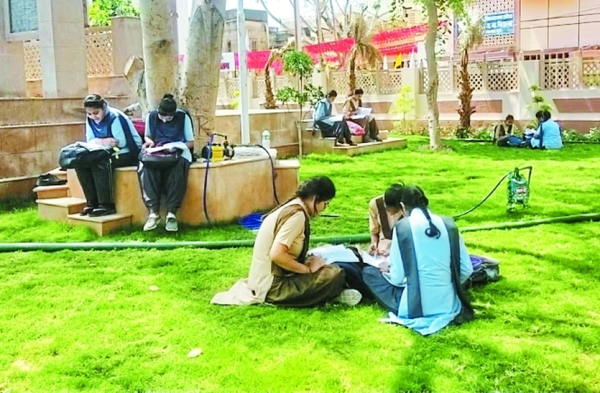 Patrika Photo Gallery: आंख दिखाने लगा पारा, आसमान से बरस रही आग