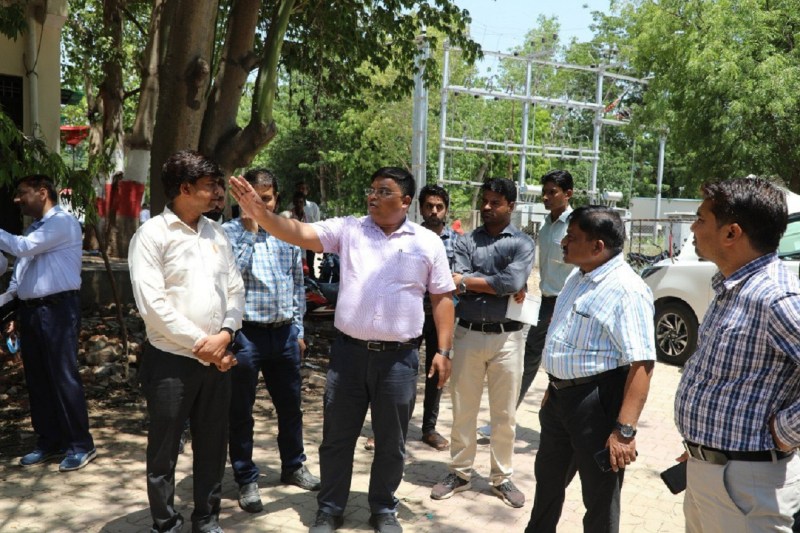 1200 मरीजों की ओपीडी, बैठने का सही स्थान नहीं, साफ-सफाई भी पर्याप्त नहीं