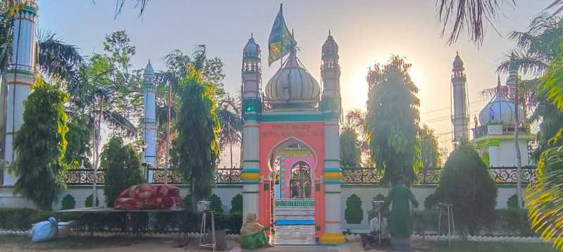 Flag Kushai was done in the tomb, pilgrims attended