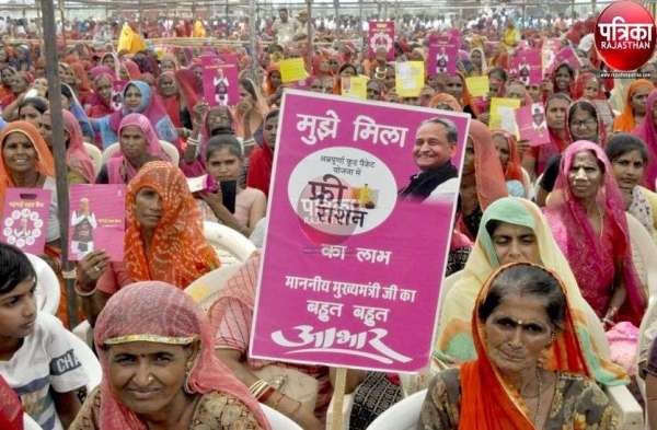 45 डिग्री पार तापमान में आमजन से मिले गहलोत, सुनी पीड़ा, देखें ये तस्वीरें...