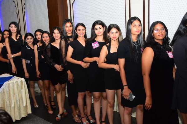 Daughter's true friend is mother, unique bonding seen in Miss Rajasthan auditions