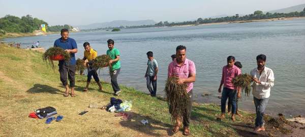 पत्रिका अमृतम् जलम् अभियान के भागीरथी बने नगरवासी किया श्रमदान