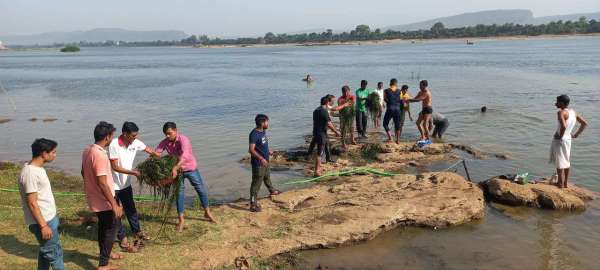 पत्रिका अमृतम् जलम् अभियान के भागीरथी बने नगरवासी किया श्रमदान