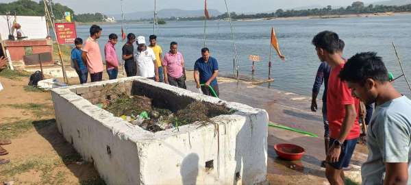 पत्रिका अमृतम् जलम् अभियान के भागीरथी बने नगरवासी किया श्रमदान