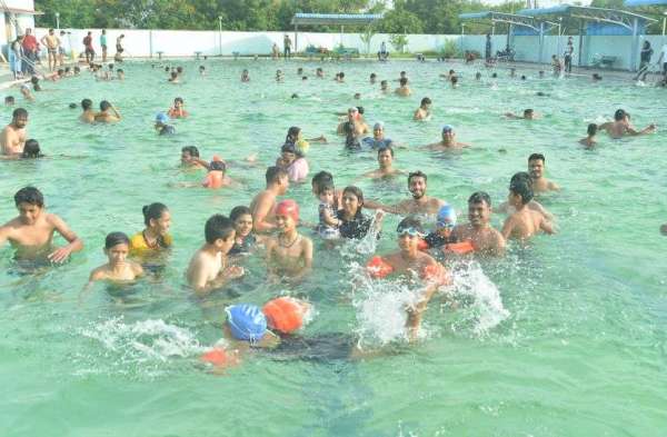 पूल में गर्मी गुल