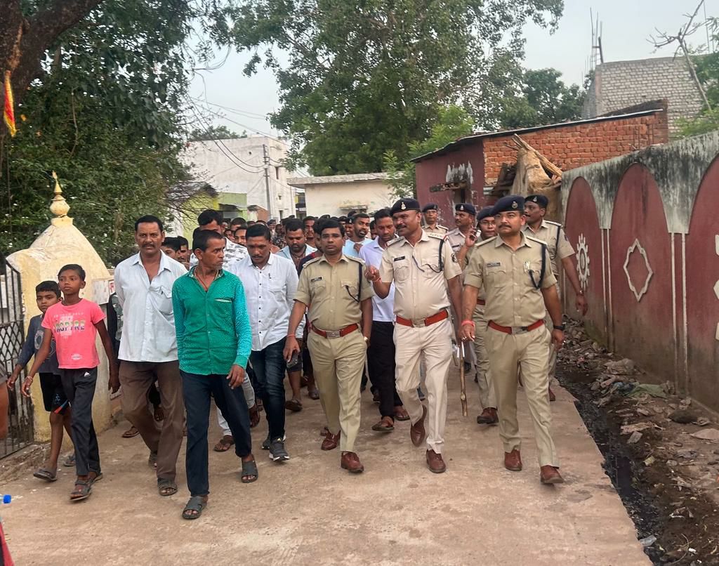 नशे से निजात पाने का संदेश देने सड़क पर निकले एसपी सकरी में बिलासपुर पुलिस का चला निजात अभियान