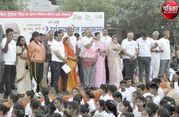 दौड़ के साथ खेल महाकुंभ का आगाज, देखें ये तस्वीरें...