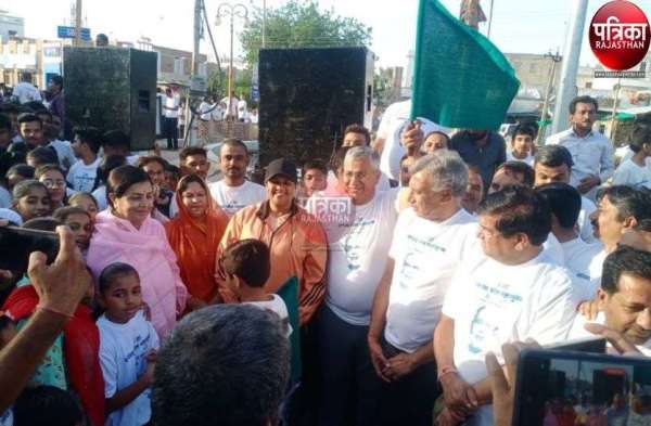 दौड़ के साथ खेल महाकुंभ का आगाज, देखें ये तस्वीरें...