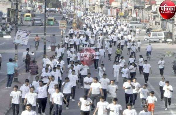 दौड़ के साथ खेल महाकुंभ का आगाज, देखें ये तस्वीरें...