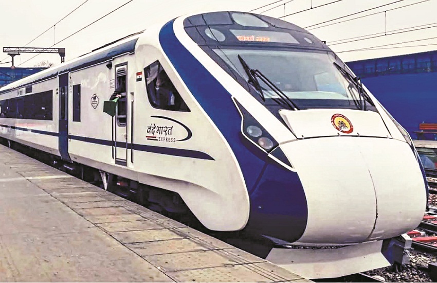 Vande Bharat Train: यात्रियों को बड़ी राहत... स्पेशल कोच हटाकर लगाई तेजस की बोगियां, किराया भी किया कम