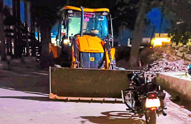 ऐसा क्या हुआ कि खड़ी रह गई तीन ट्रेनें