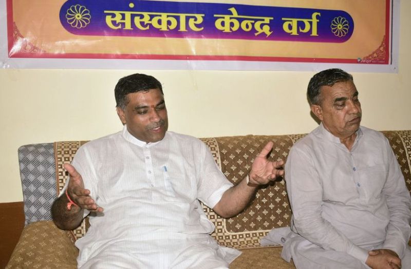 पत्रकारों से बातचीत