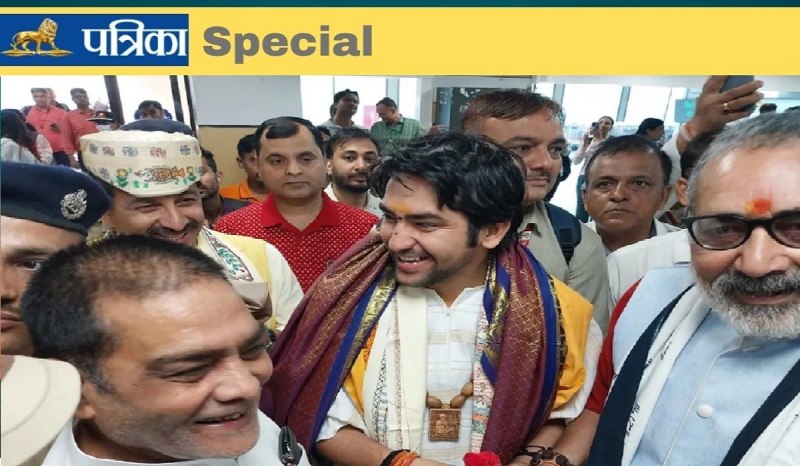 धीरेंद्र शास्त्री के आने से बिहार की सियासत गरमाई