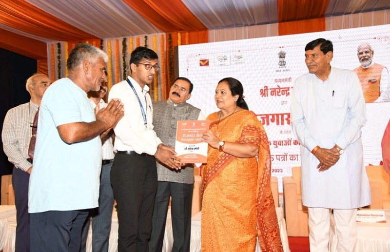 राजकोट में डाक, रेलवे और एम्स के लिए 203 अभ्यर्थियों को बांटे नियुक्ति पत्र