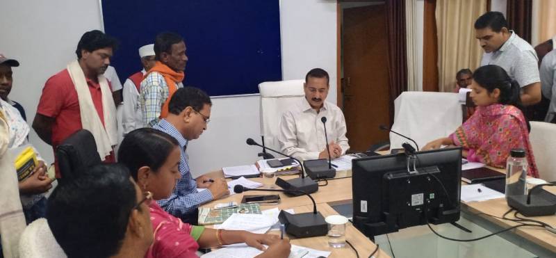 Dabangs forcibly occupying the land, the complainant demanded action