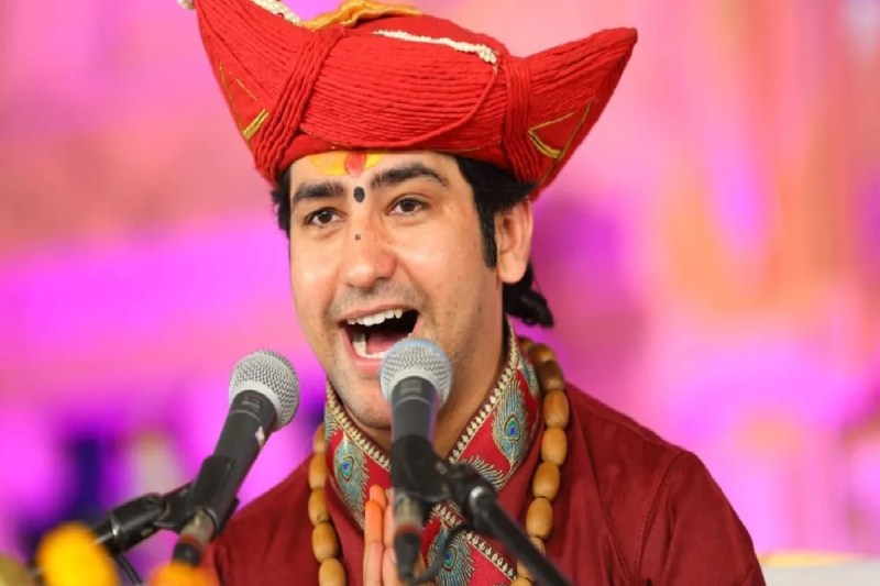 बिहार : एक दिन में हीरो से 'विलेन' बने धीरेंद्र शास्त्री