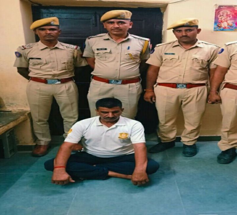 फर्जी वसीयत से बेची जमीन, चतुर्थ श्रेणी कर्मचारी गिरफ्तार