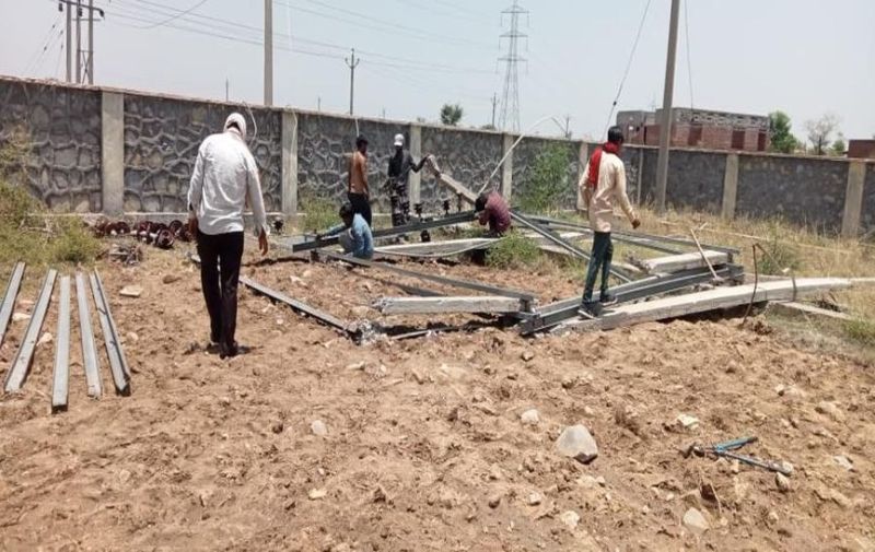 तेज तूफान से गिरे 150 से अधिक विद्युत पोल एवं ट्रांसफार्मर