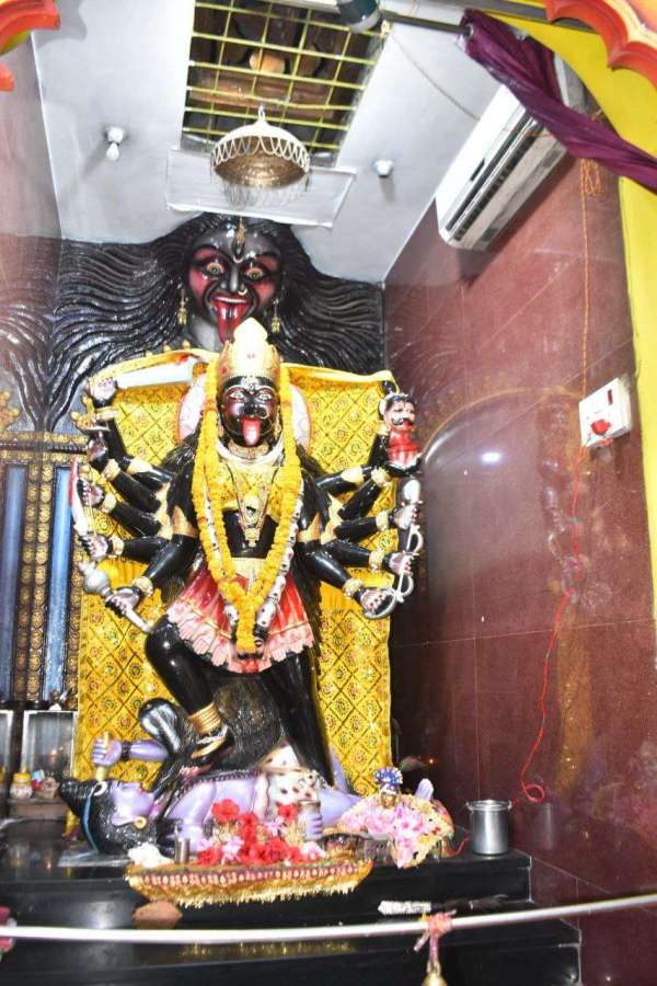 तपिश का असर: भगवान को गर्मी से बचाने लगाए एसी और कूलर