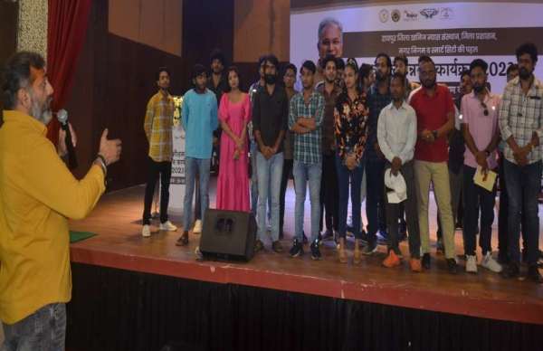 शहीद स्मारक भवन में आयोजित हुए कौशल उन्नयन कार्यक्रम पर रायपुर जिला खनिज न्यास संस्थान, जिला प्रशासन नगर निगम और स्मार्ट सिटी ने संयुक्त रूप से पहल की शुरुआत की।