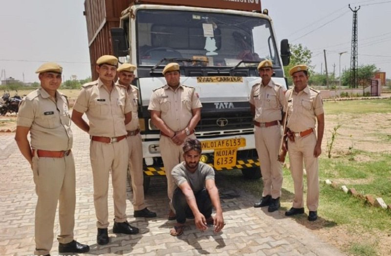 एक करोड़ रुपए का गांजा पकड़ा, तस्कर गिरफ्तार