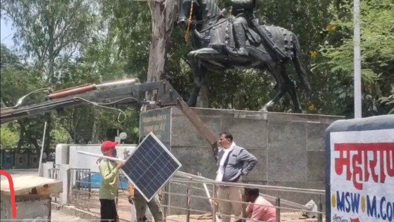 महापुरुषों की प्रतिमा से अब दूर होगा अंधेरा, लगाई जा रही सोलर लाइट