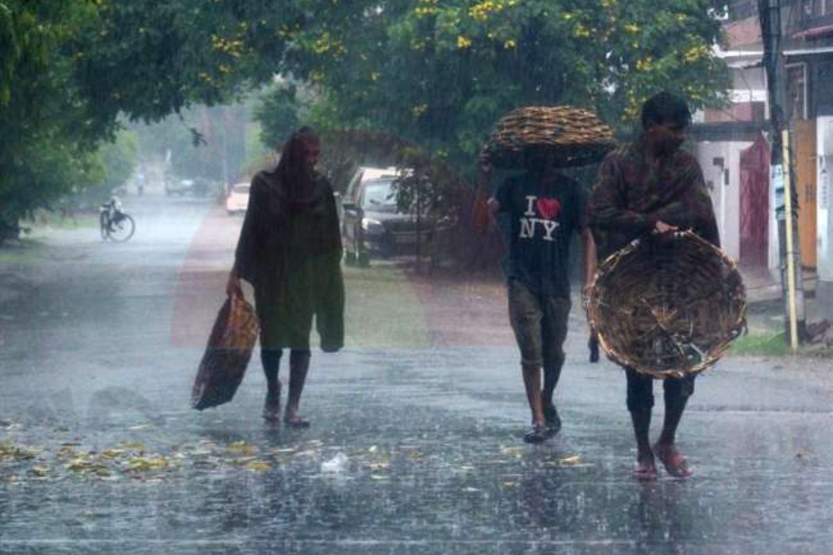 Weather change due to rain and storm 51 districts in UP