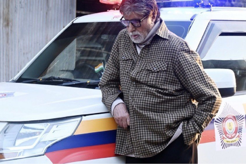 amitabh_bachchan_arrested_big_b_share_photo_with_mumbai_police_car_and_wrote_arrested.png