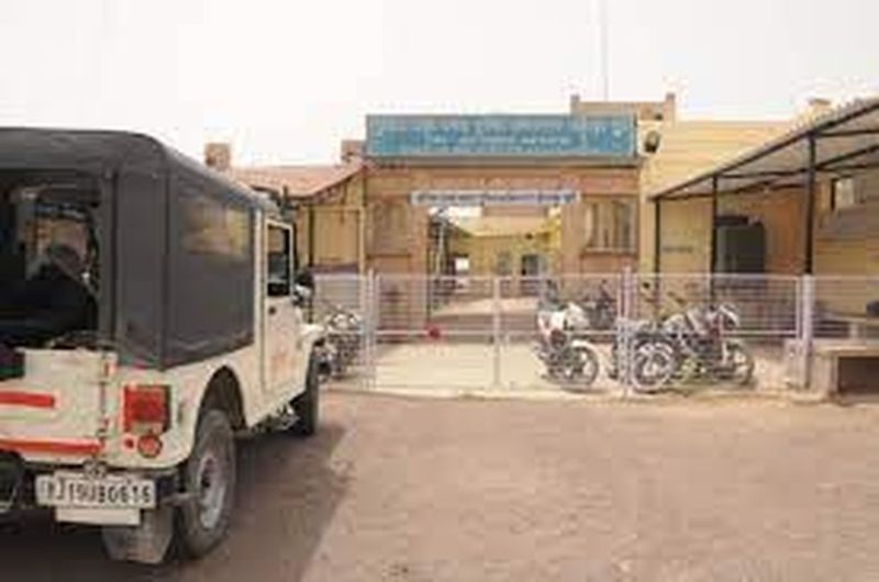 युवती से मिलने पहुंचे कारीगर का अश्लील वीडियो बनाया, 5 लाख मांगे...