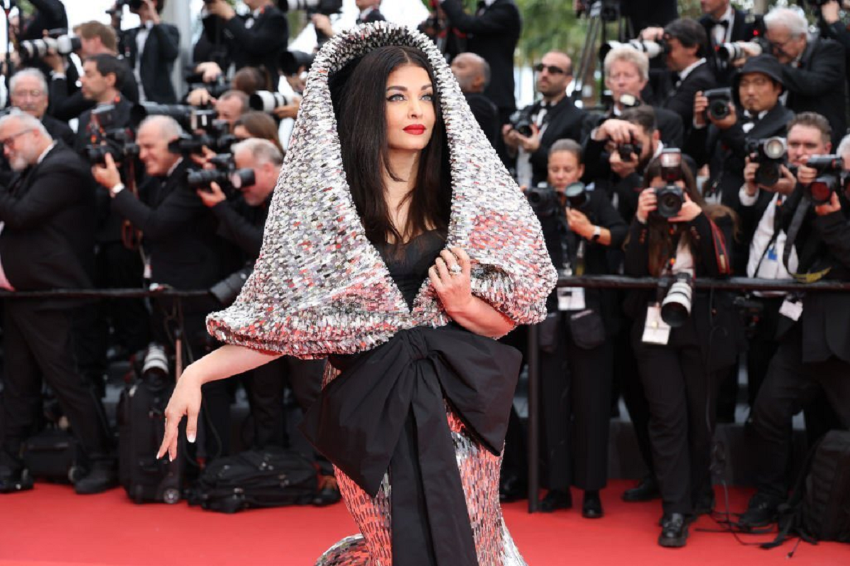 cannes_2023_aishwarya_rai_bachchan_wear_silver_hoodie_gown_and_come_to_red_carpet_pictures_goes_viral.png