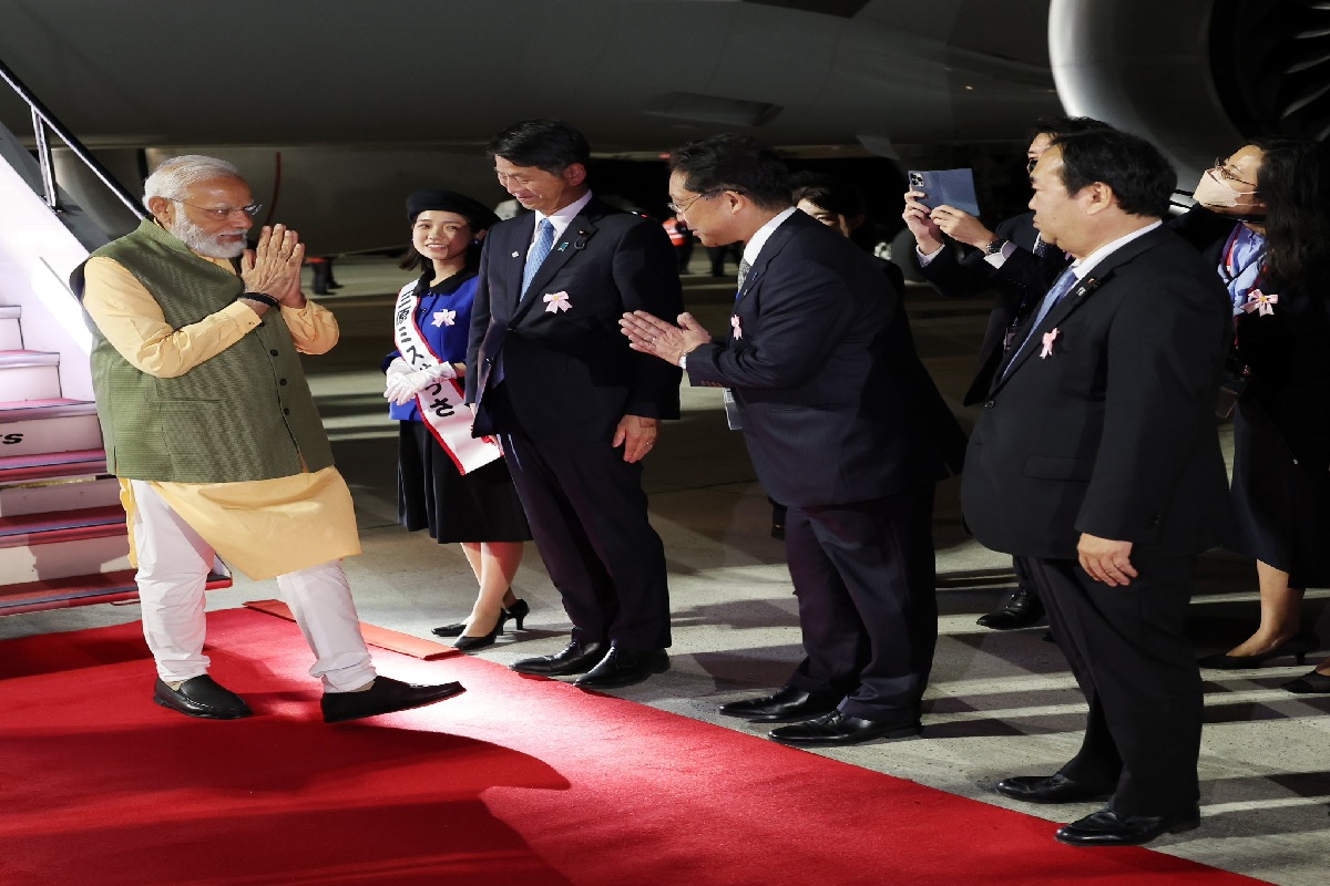 G-7 समिट में हिस्सा लेने हिरोशिमा पहुंचे PM मोदी