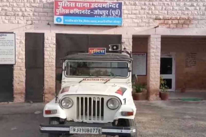 लाइट आंखों में गिरने से ऑटो पलटी, महिला व मासूम की मौत